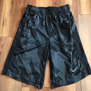 Boys Nike Dry-fit basketball black Shorts small